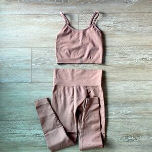 Set active sculpflex bra in light pink. Bra size M (i’m 34C it fits perfectly)